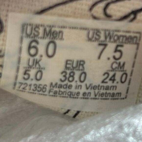 VANS x DISNEY  Authentic “Mickeys Birthday” Shoes Size Men 6 Women 7.5 - Picture 9 of 12